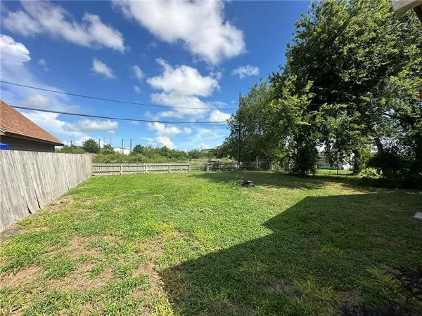 $1,550 | 115 Lee Avenue, Gregory, TX 78374