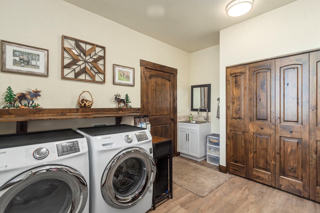 1884 Little Pine Road Donnelly, ID 83615 - Photo 23 of 45 Mud and Laundry Room