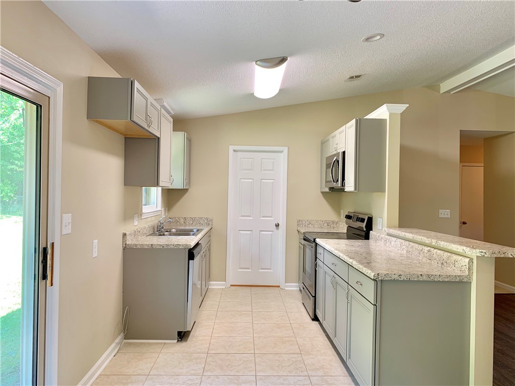 2303 Hannah Road Anderson, SC 29621 - Photo 8 of 21