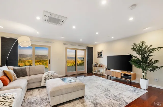 $2,250,000 | 4127 Dry Creek Road, Napa, CA 94558