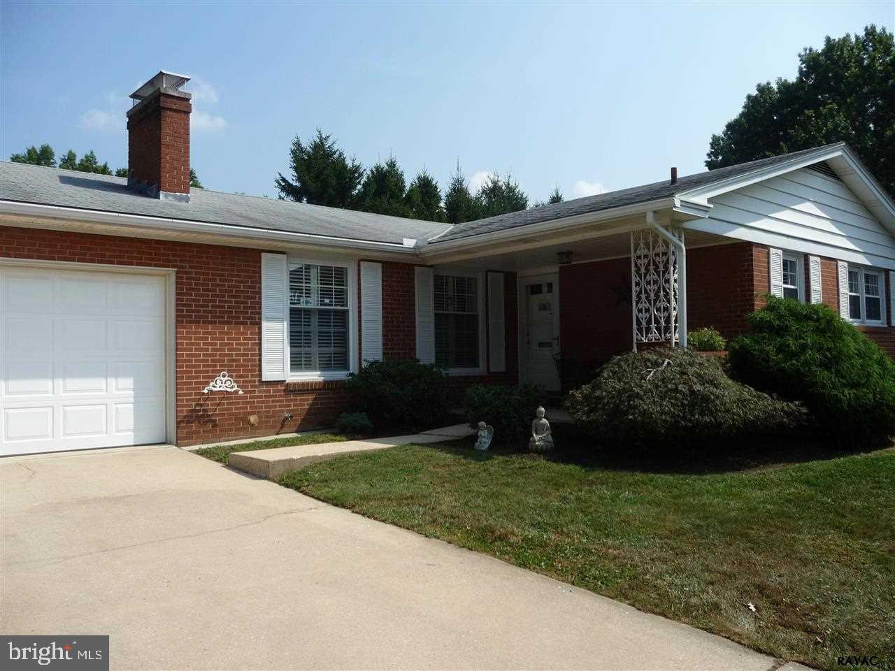 465 Ivory Road York, PA 17402 - Photo 2 of 28 Gallery Image 2