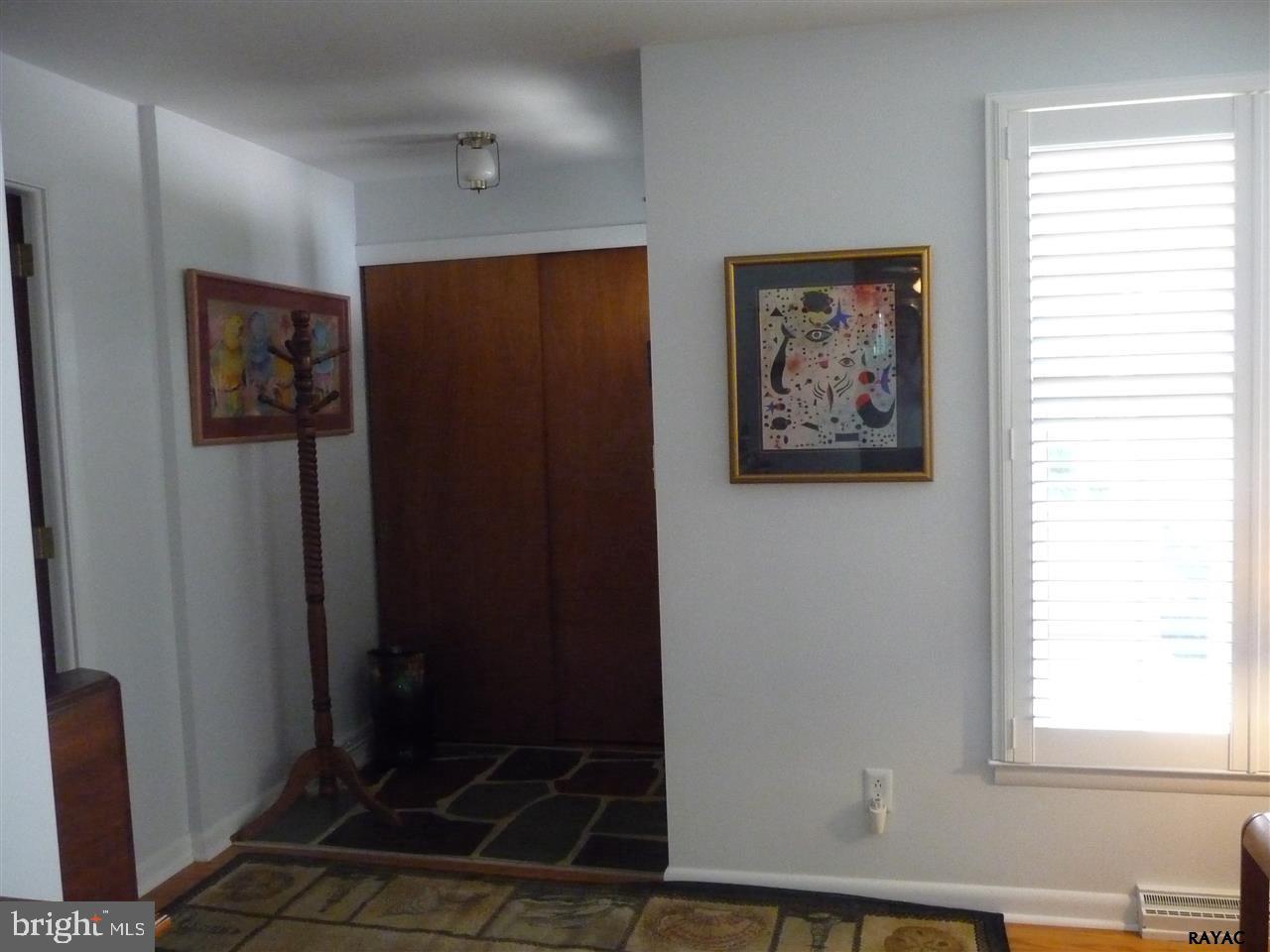 465 Ivory Road York, PA 17402 - Photo 3 of 28 Gallery Image 3