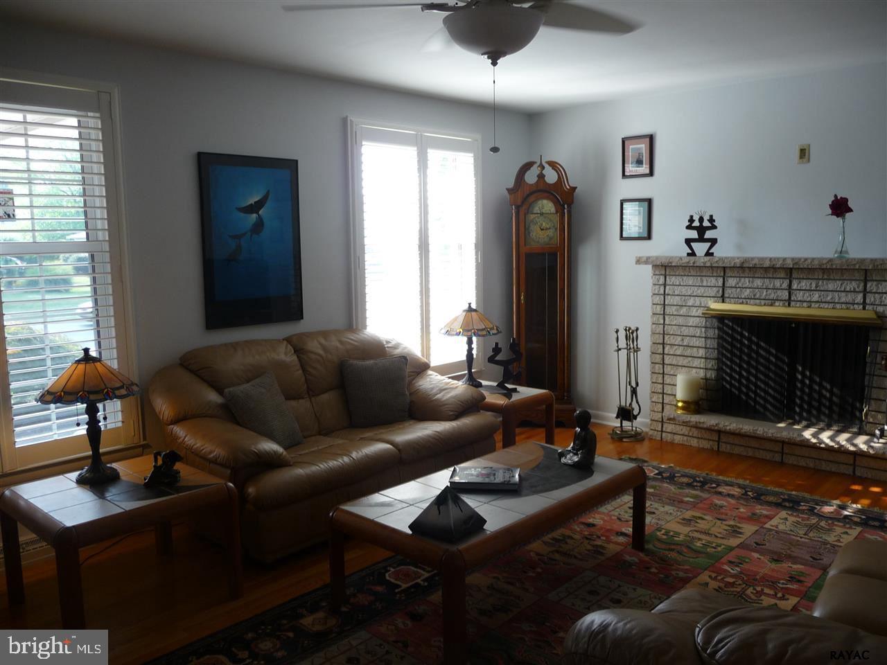 465 Ivory Road York, PA 17402 - Photo 5 of 28 Gallery Image 5