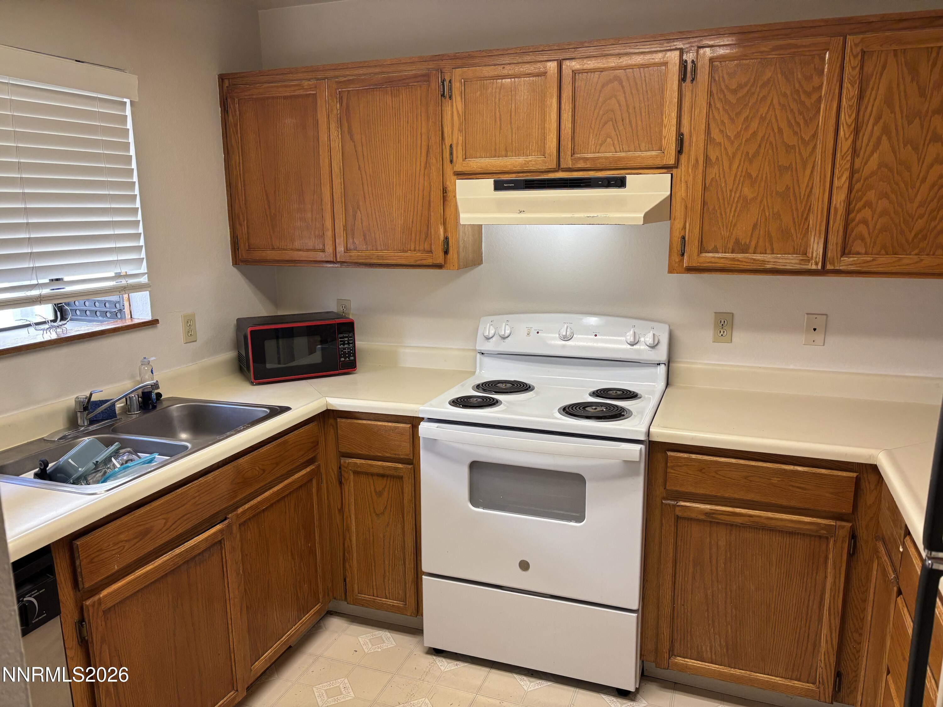 4985 West 7th Street, Unit 13 Reno, NV 89503 - Photo 4 of 12 Kitchen