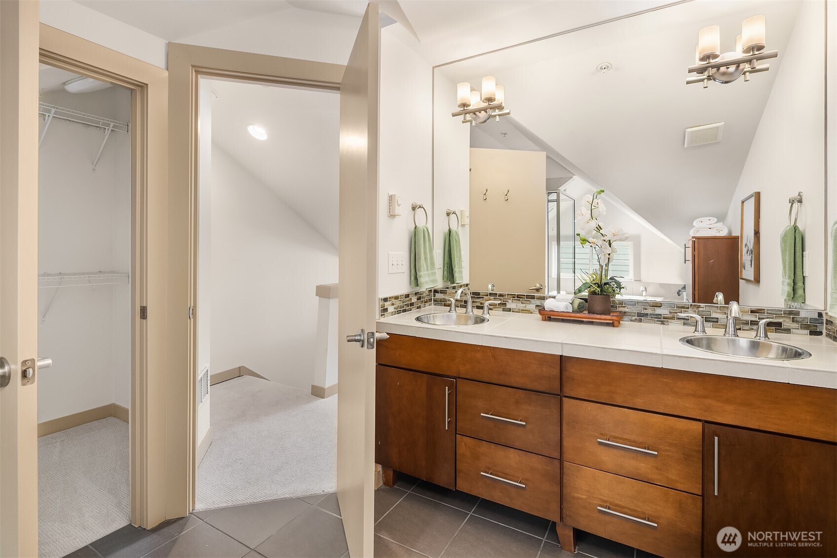 916 North 73rd Street, Unit A Seattle, WA 98103 - Photo 22 of 34