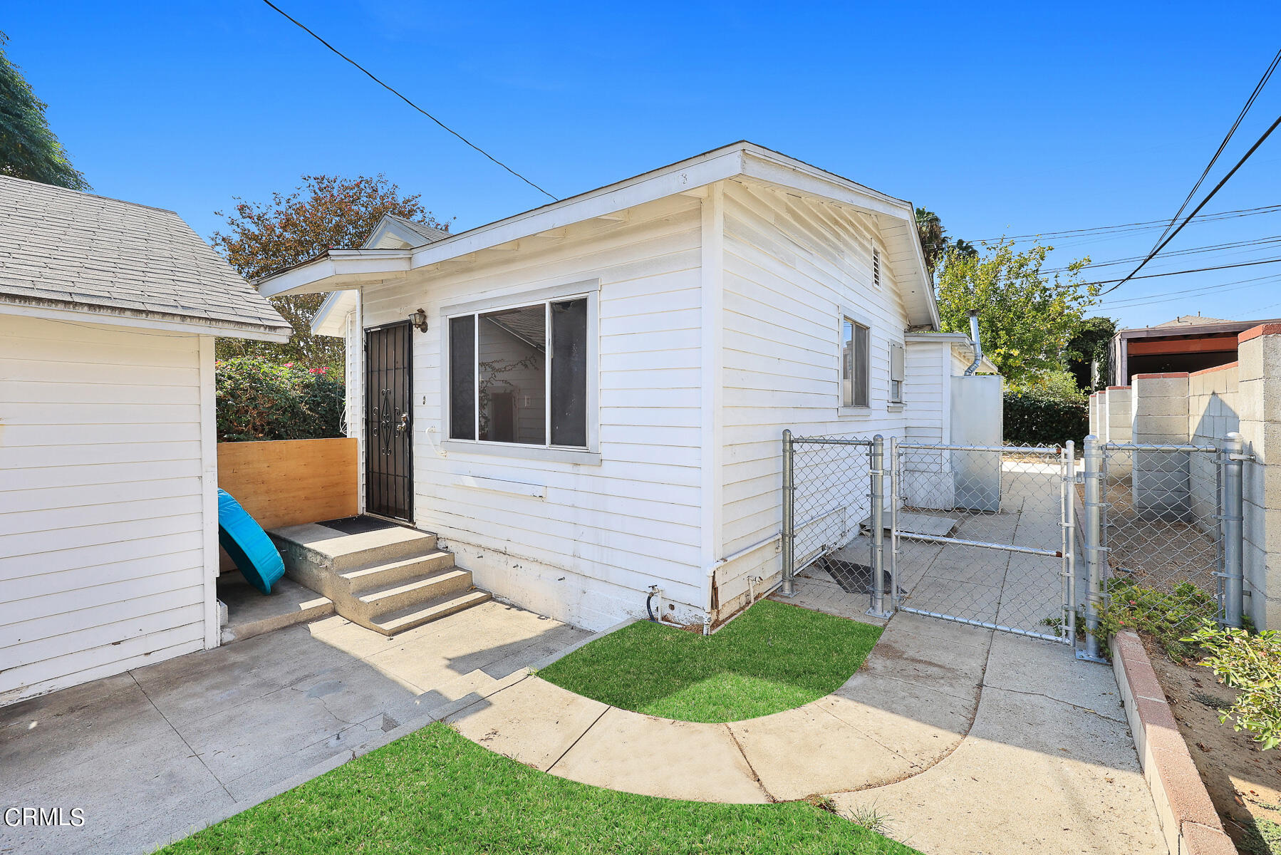 1159 Western Avenue Glendale, CA 91201 - Photo 20 of 52 a front view of a house with garden