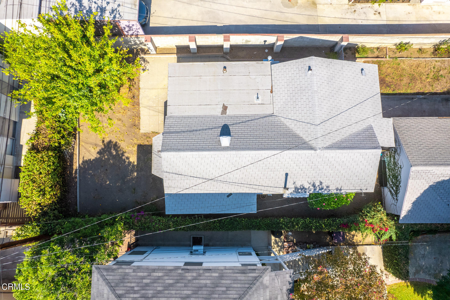 1159 Western Avenue Glendale, CA 91201 - Photo 46 of 52 a picture of a table and chairs in patio