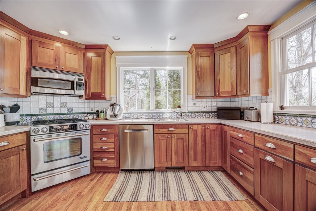216 Country Way Needham, MA 02492 - Photo 10 of 42