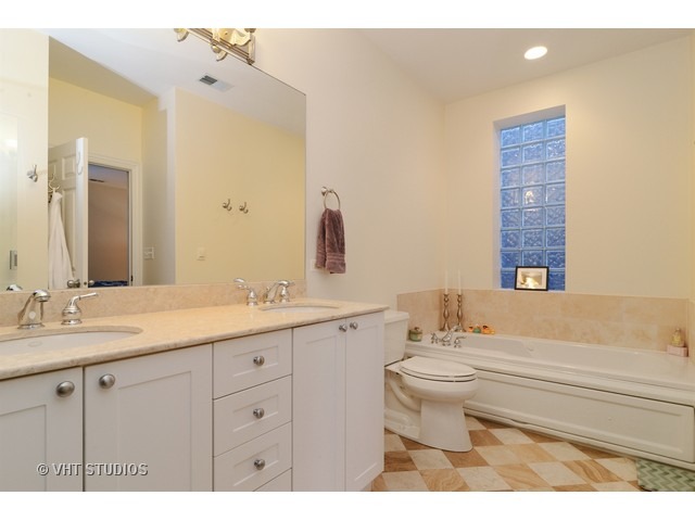 2147 West Rice Street, Unit 3E Chicago, IL 60622 - Photo 10 of 21
