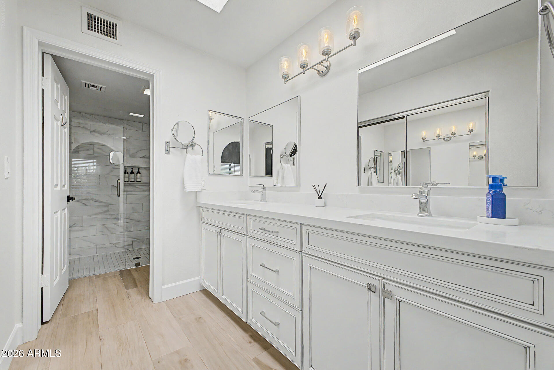 7972 East Cactus Wren Road Scottsdale, AZ 85250 - Photo 16 of 45 Primary Bathroom