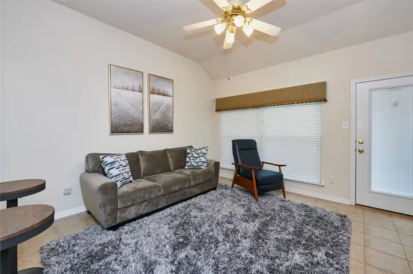 $2,550 | 22 West Greenhill Terrace Place, The Woodlands, TX 77382