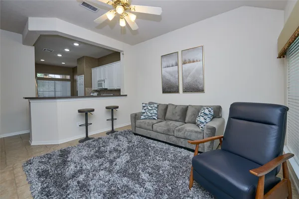 $2,550 | 22 West Greenhill Terrace Place, The Woodlands, TX 77382