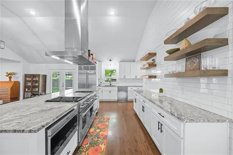 $675,000 | 5215 Pawnee Drive, Roeland Park, KS 66205