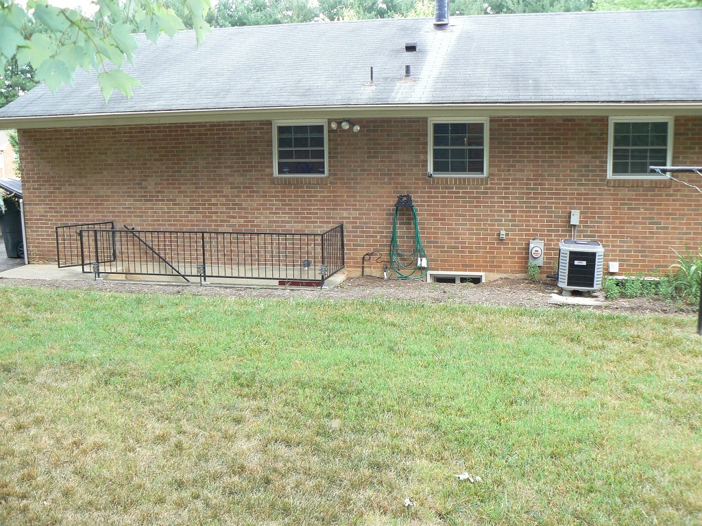 3933 Meadowlark Road Roanoke, VA 24018 - Photo 4 of 21 Back of House