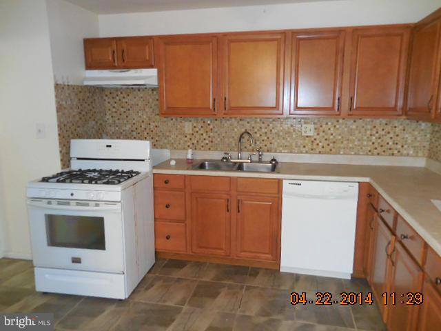 18301 Sharon Road Triangle, VA 22172 - Photo 3 of 7 Kitchen