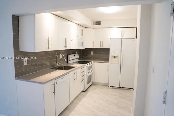 $1,999 | 16465 Northeast 22nd Avenue, Unit 619, North Miami Beach, FL 33160