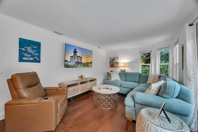 $870,000 | 924 Pompano Drive, Jupiter, FL 33458