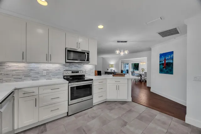 $870,000 | 924 Pompano Drive, Jupiter, FL 33458