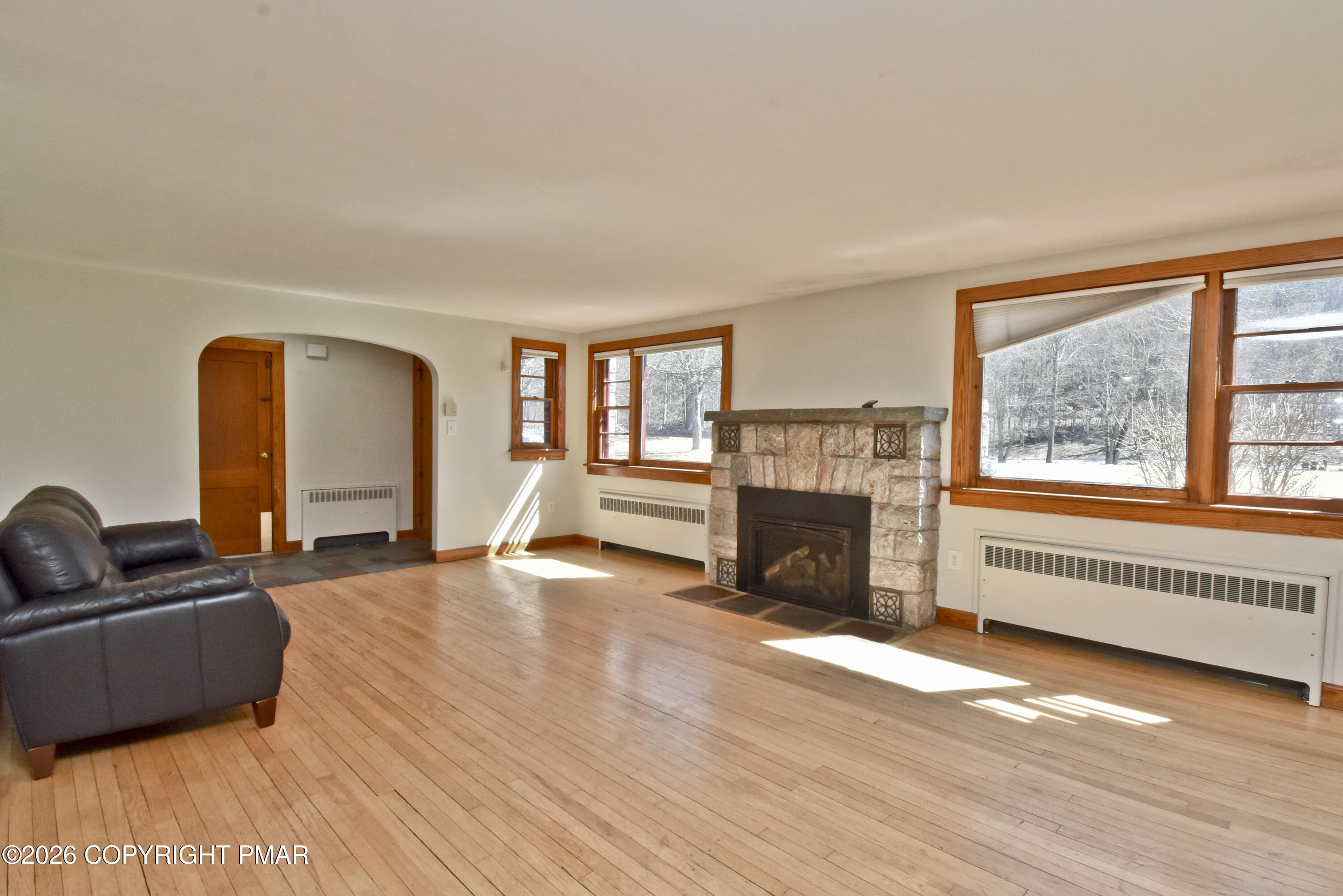 2327 Wigwam Park Road Stroudsburg, PA 18360 - Photo 3 of 53 2 Living Room (2)