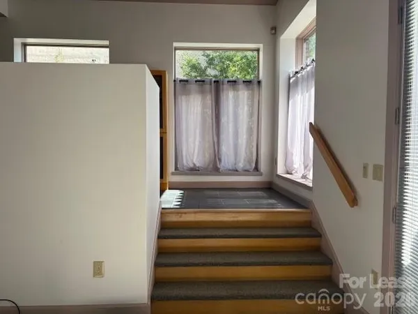 $2,500 | 38 1/2 Battery Park Avenue, Asheville, NC 28801