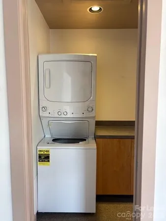 $2,200 | 38 1/2 Battery Park Avenue, Asheville, NC 28801