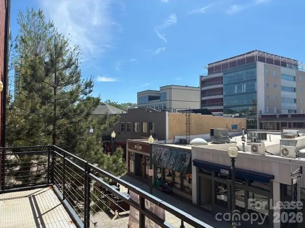 $2,200 | 38 1/2 Battery Park Avenue, Asheville, NC 28801