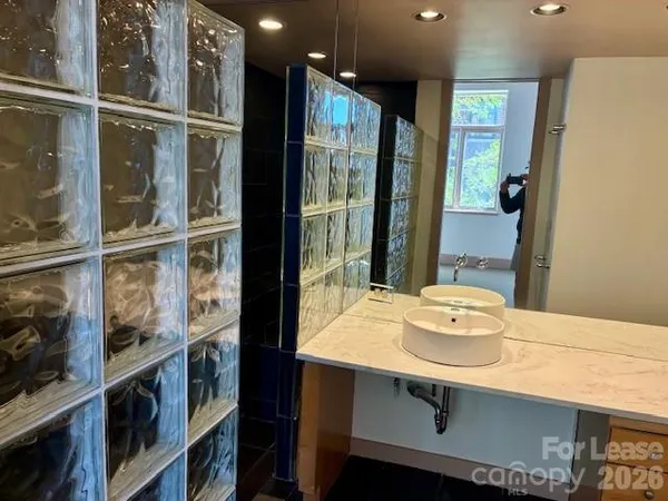 $2,200 | 38 1/2 Battery Park Avenue, Asheville, NC 28801