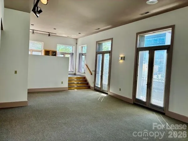 $2,200 | 38 1/2 Battery Park Avenue, Asheville, NC 28801