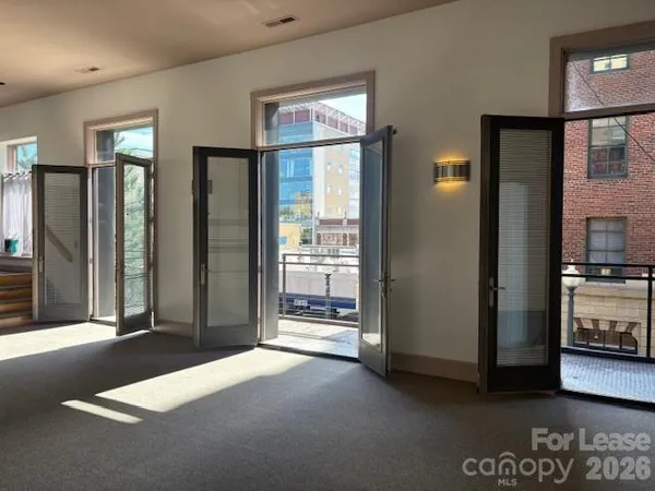 $2,200 | 38 1/2 Battery Park Avenue, Asheville, NC 28801