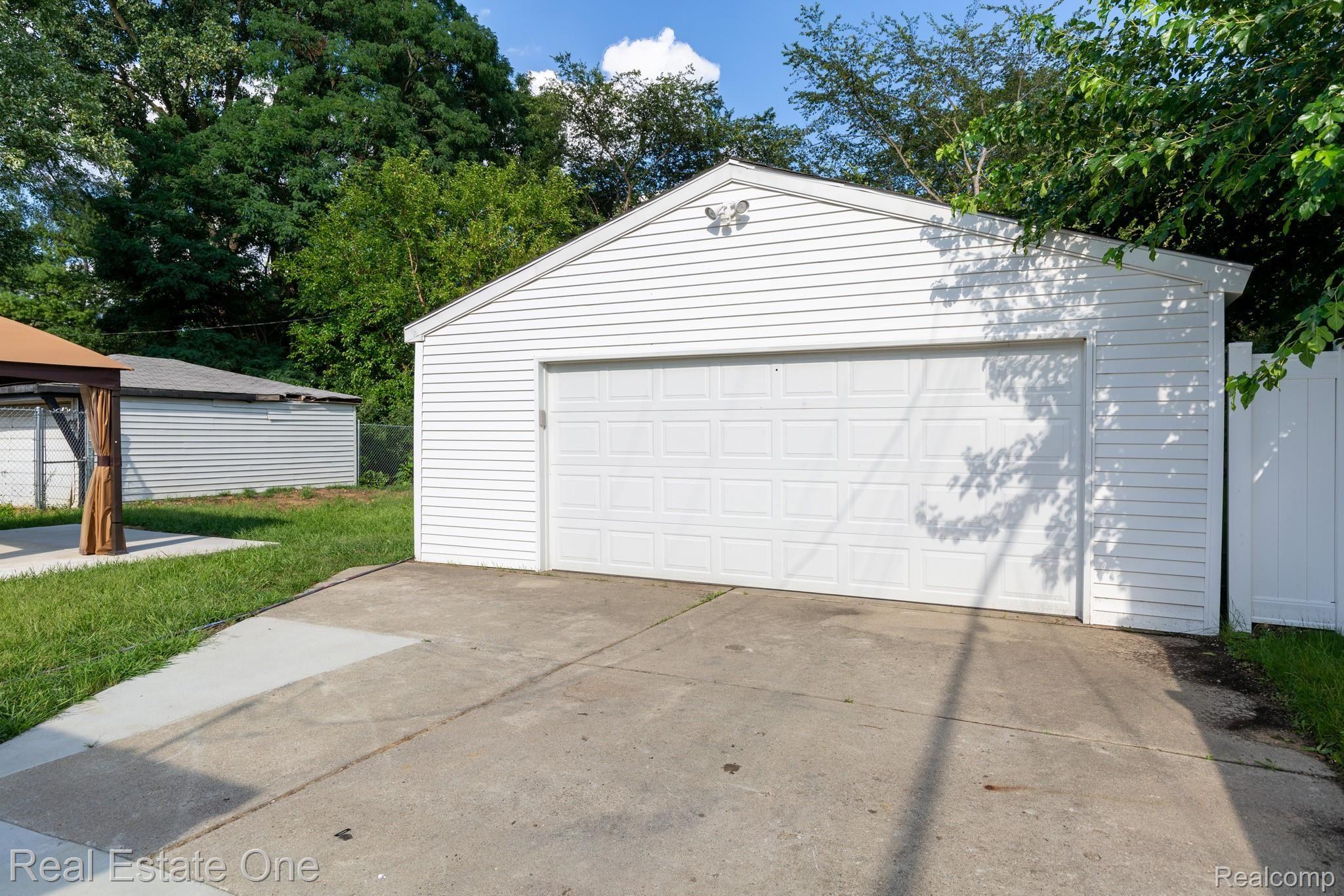 19130 Berg Road Detroit, MI 48219 - Photo 27 of 38 19130BergRd-27.jpg