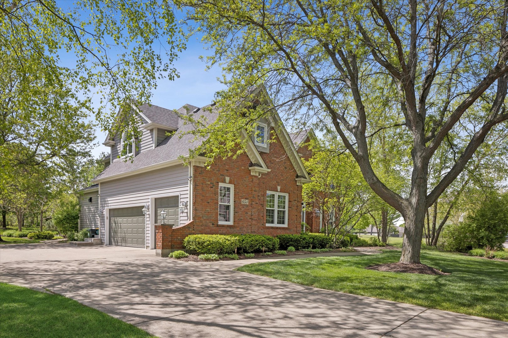 653 Limestone Drive Batavia, IL 60510 - Photo 2 of 46