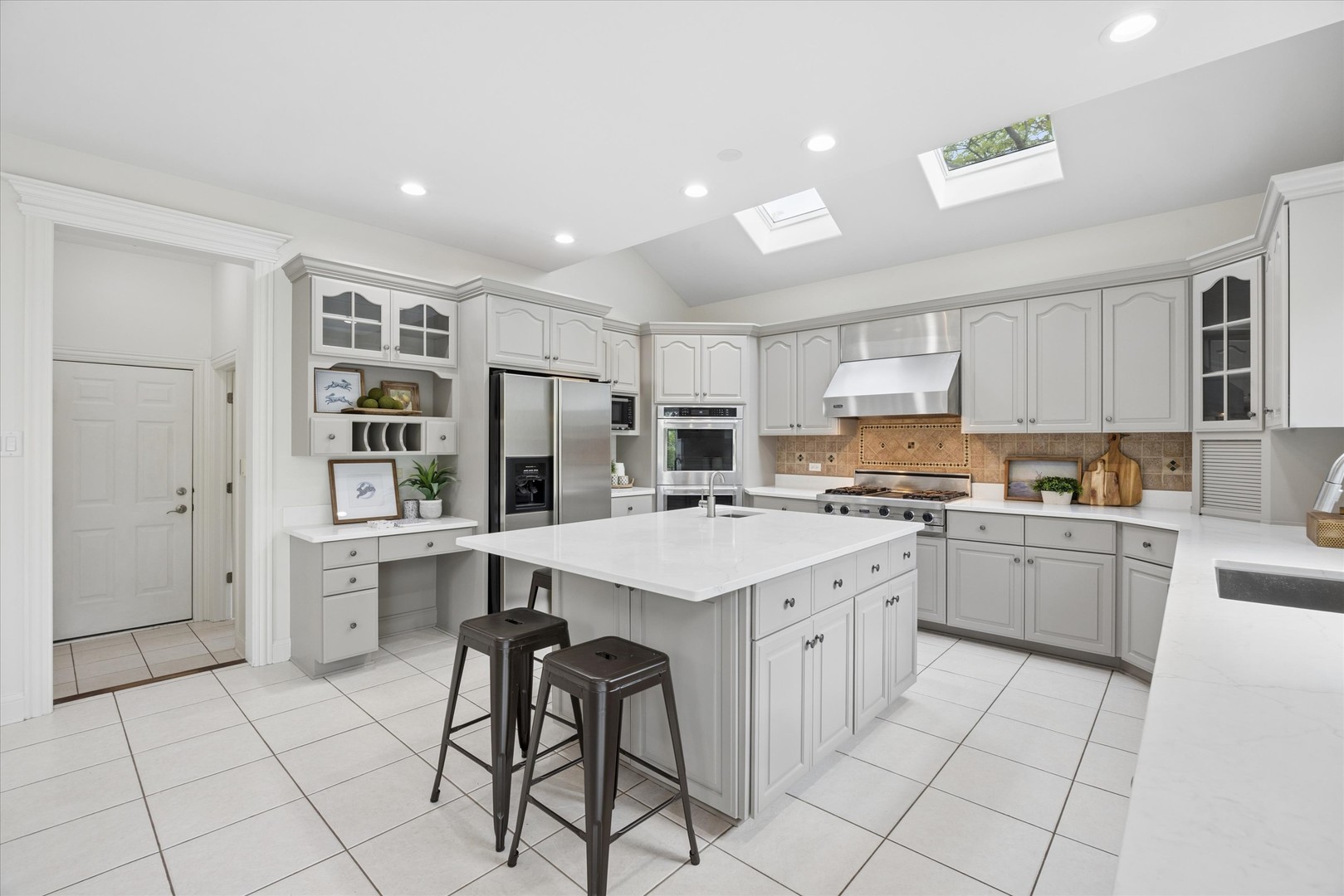 653 Limestone Drive Batavia, IL 60510 - Photo 10 of 46