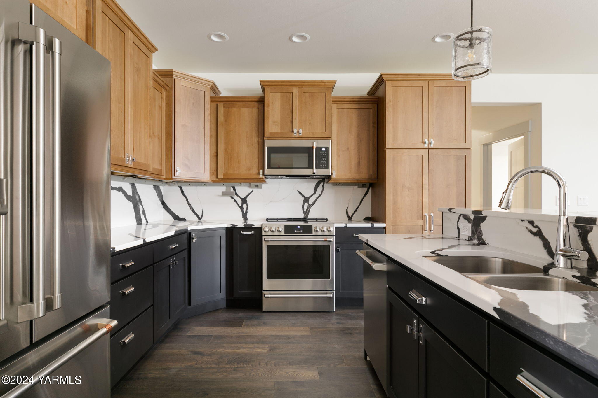 7202 Vista Ridge Avenue Yakima, WA 98903 - Photo 11 of 24 a kitchen with stainless steel appliances granite countertop a sink stove and refrigerator
