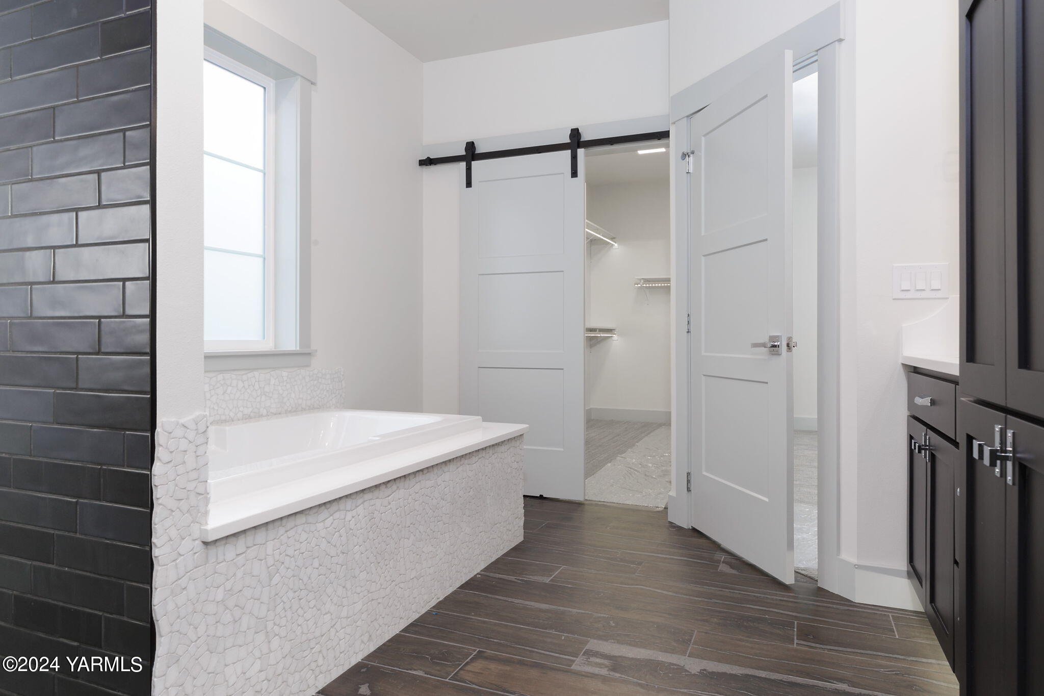 7202 Vista Ridge Avenue Yakima, WA 98903 - Photo 18 of 24 a bathroom with a sink a mirror and a shower