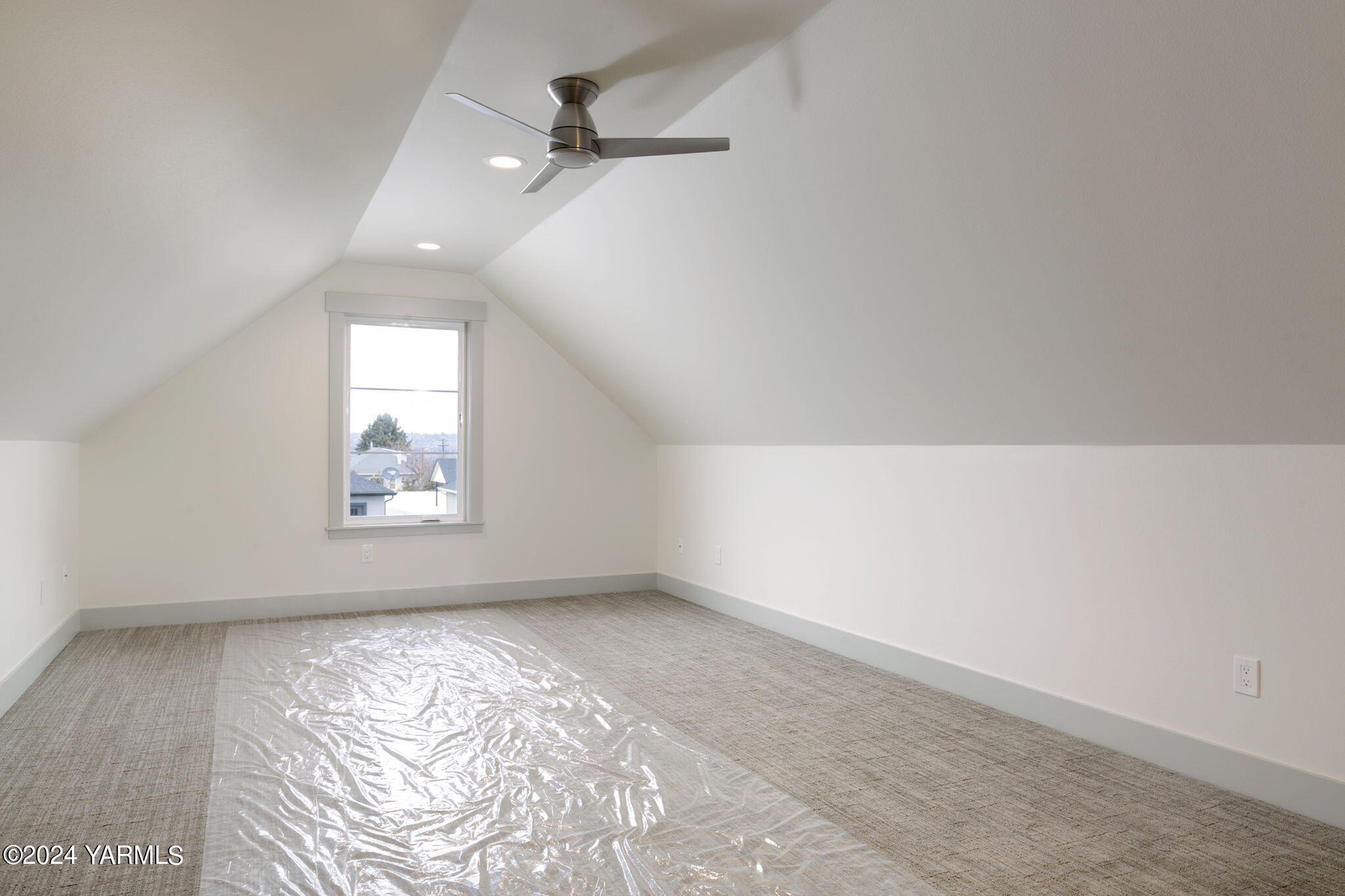7202 Vista Ridge Avenue Yakima, WA 98903 - Photo 23 of 24 an empty room with a window