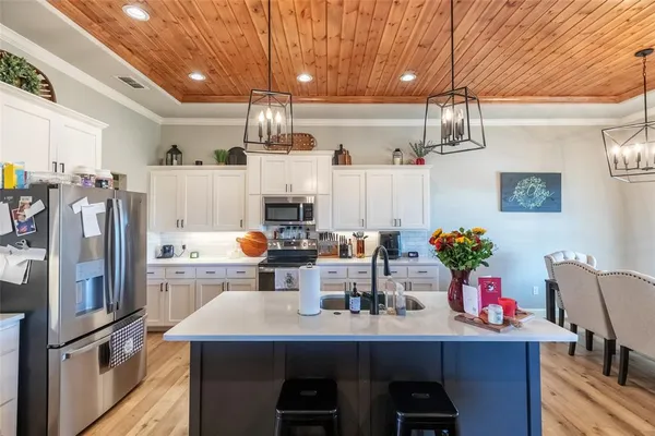 a kitchen with granite countertop lots of counter top space and appliances