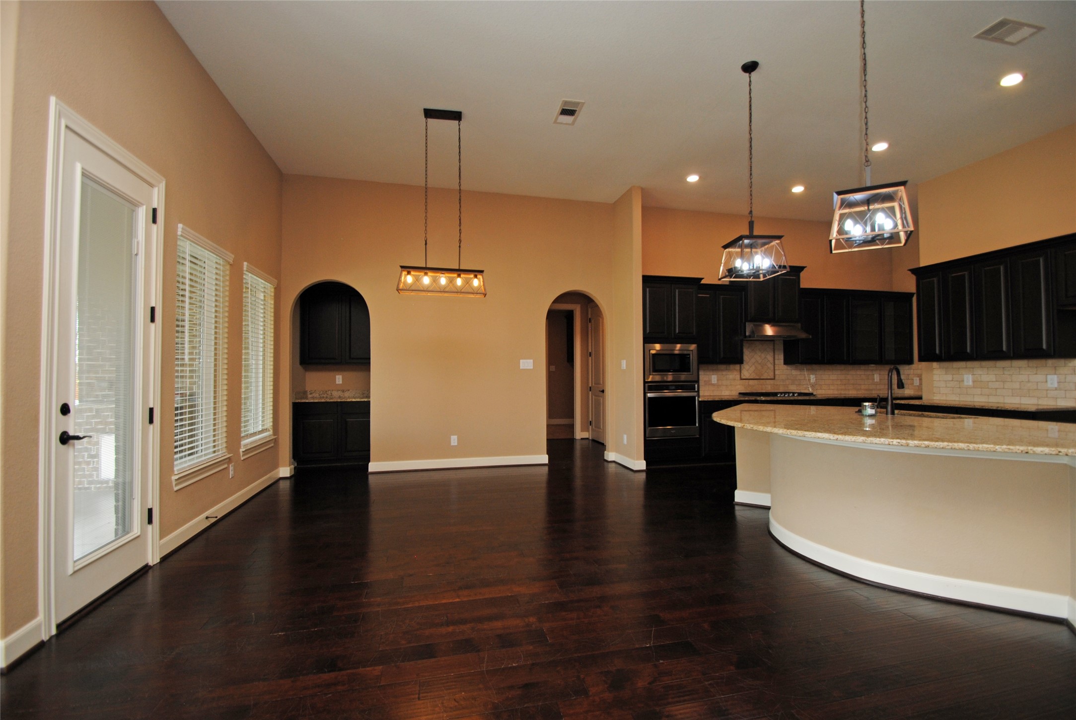 2803 Quartz Rdg Drive Rosharon, TX 77583 - Photo 11 of 44 Breakfast Room w/Dry Bar