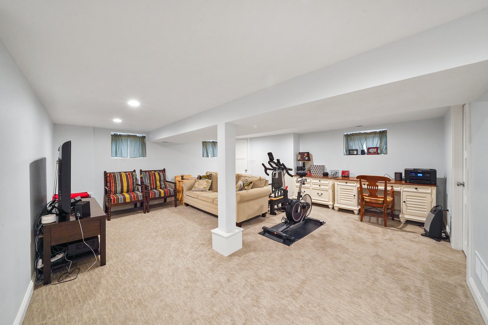 295 Herrick Road Riverside, IL 60546 - Photo 28 of 32 a view of a room with gym equipment