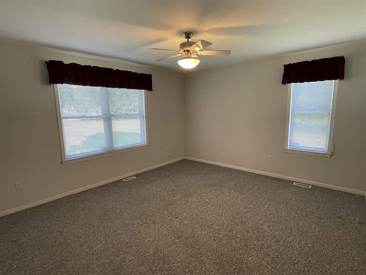 5195 Lobdell Fenton, MI 48430 - Photo 30 of 79 50071685-31.JPG
