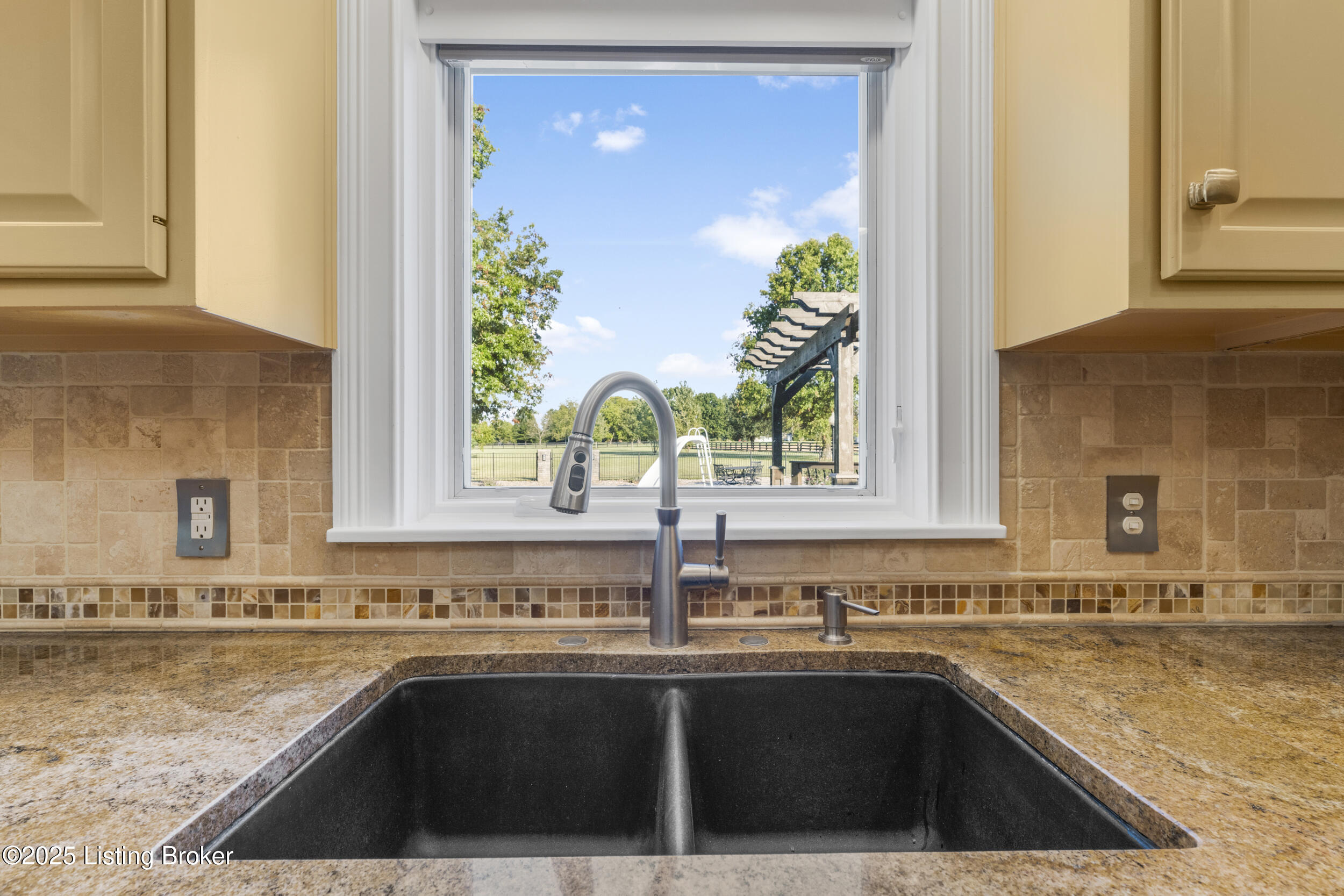 7707 Broad Run Road Louisville, KY 40291 - Photo 15 of 70 Sink