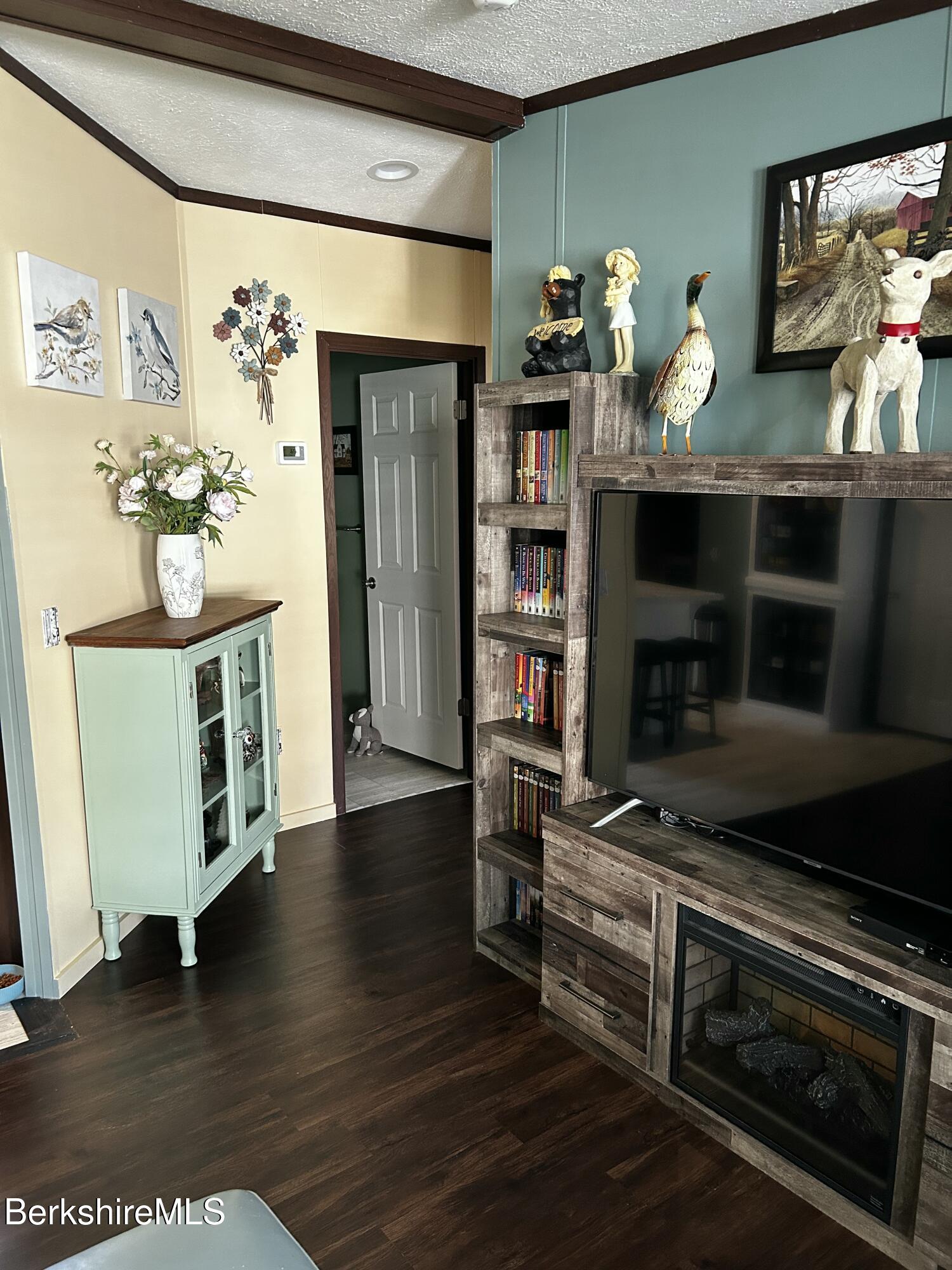245 Cheshire Road, Unit 63 Pittsfield, MA 01201 - Photo 11 of 22 Hallway