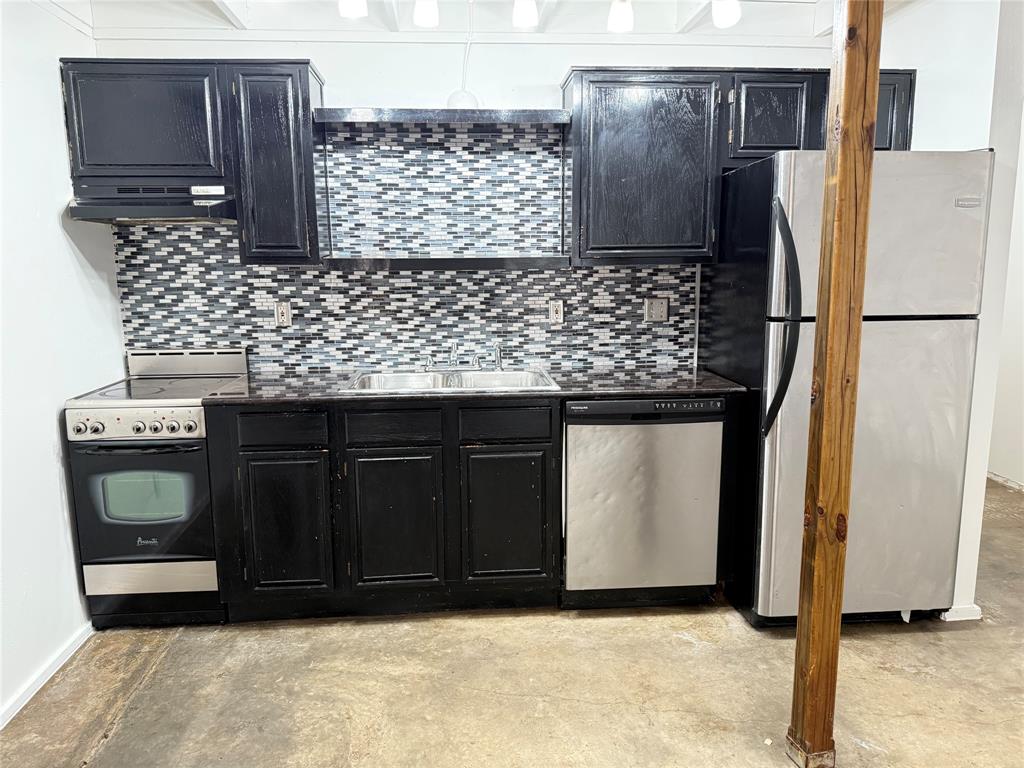 3129 Ross Avenue, Unit 4 Dallas, TX 75204 - Photo 3 of 9 a kitchen with granite countertop a refrigerator and a stove