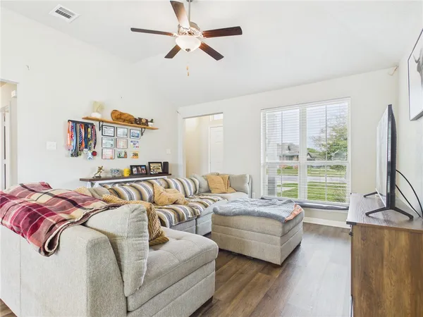 $2,100 | 2729 Porter's Way, Bryan, TX 77803