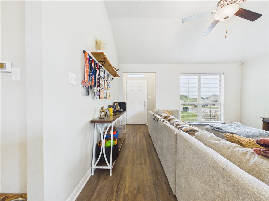 2729 Porter's Way Bryan, TX 77803 - Photo 3 of 17