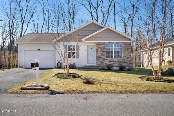 $299,900 | 26 Parkview Lane, Glens Falls, NY 12801