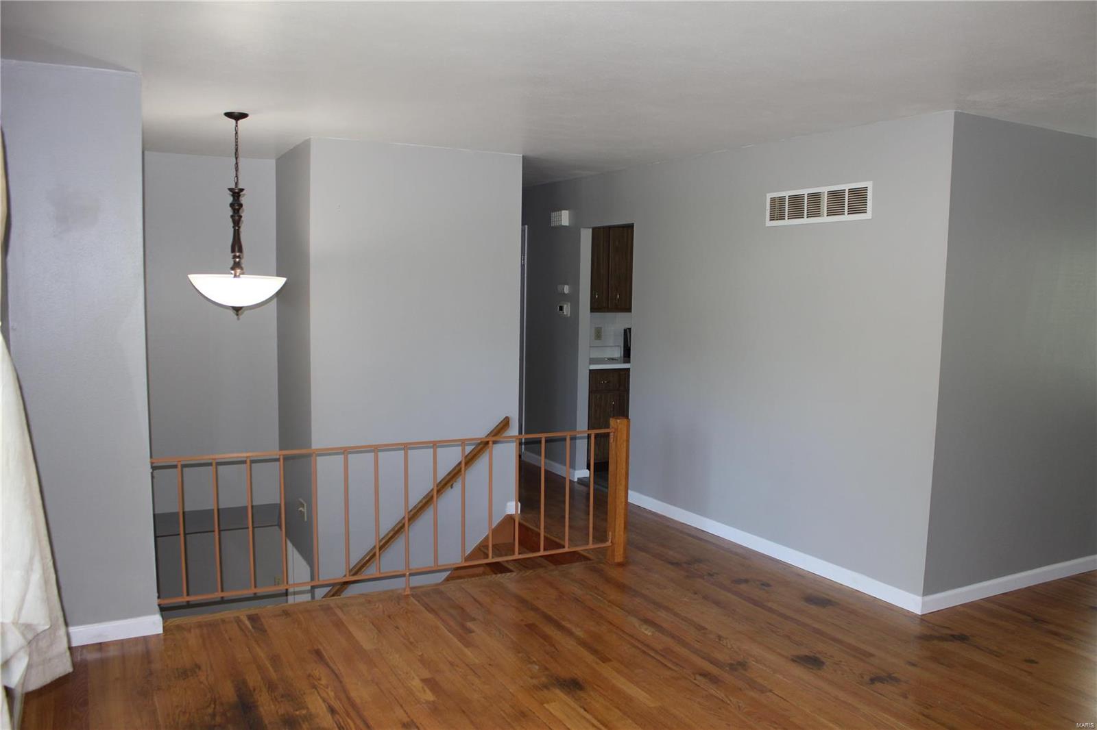 1814 Valley Road St. Charles, MO 63303 - Photo 4 of 49 Gallery Image 4