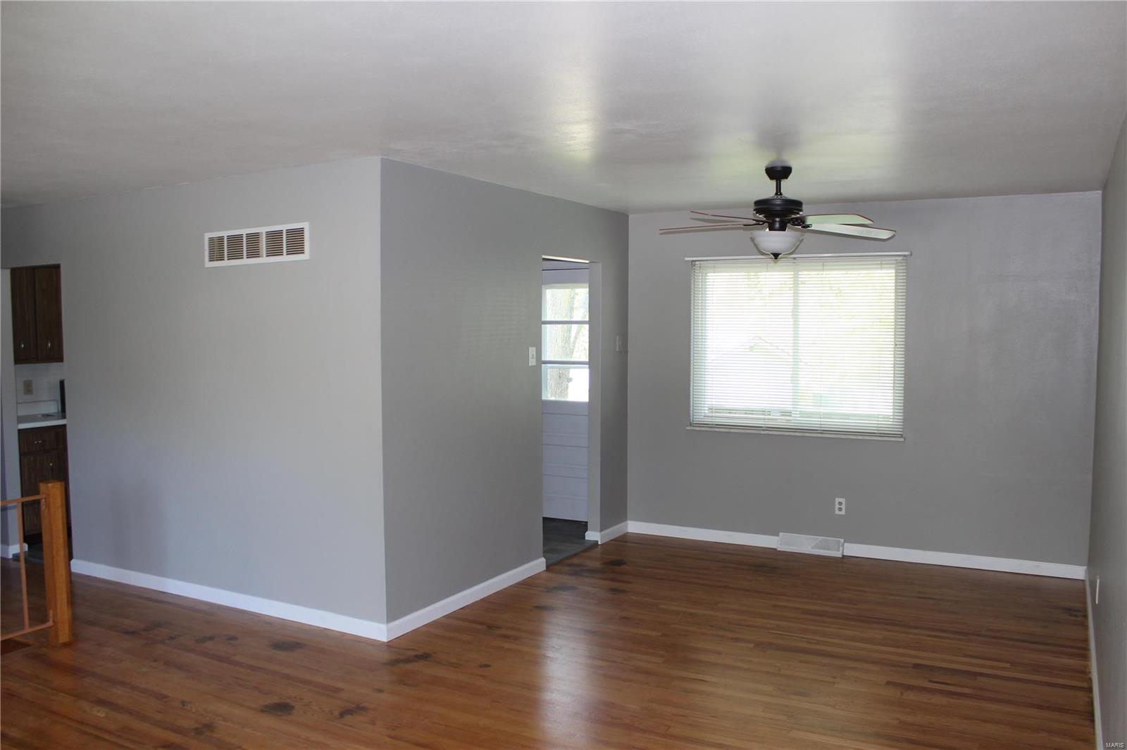 1814 Valley Road St. Charles, MO 63303 - Photo 5 of 49 Gallery Image 5