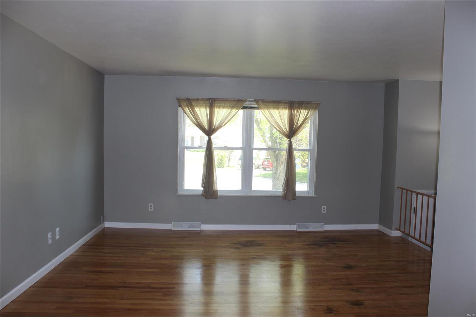 1814 Valley Road St. Charles, MO 63303 - Photo 7 of 49 Gallery Image 7