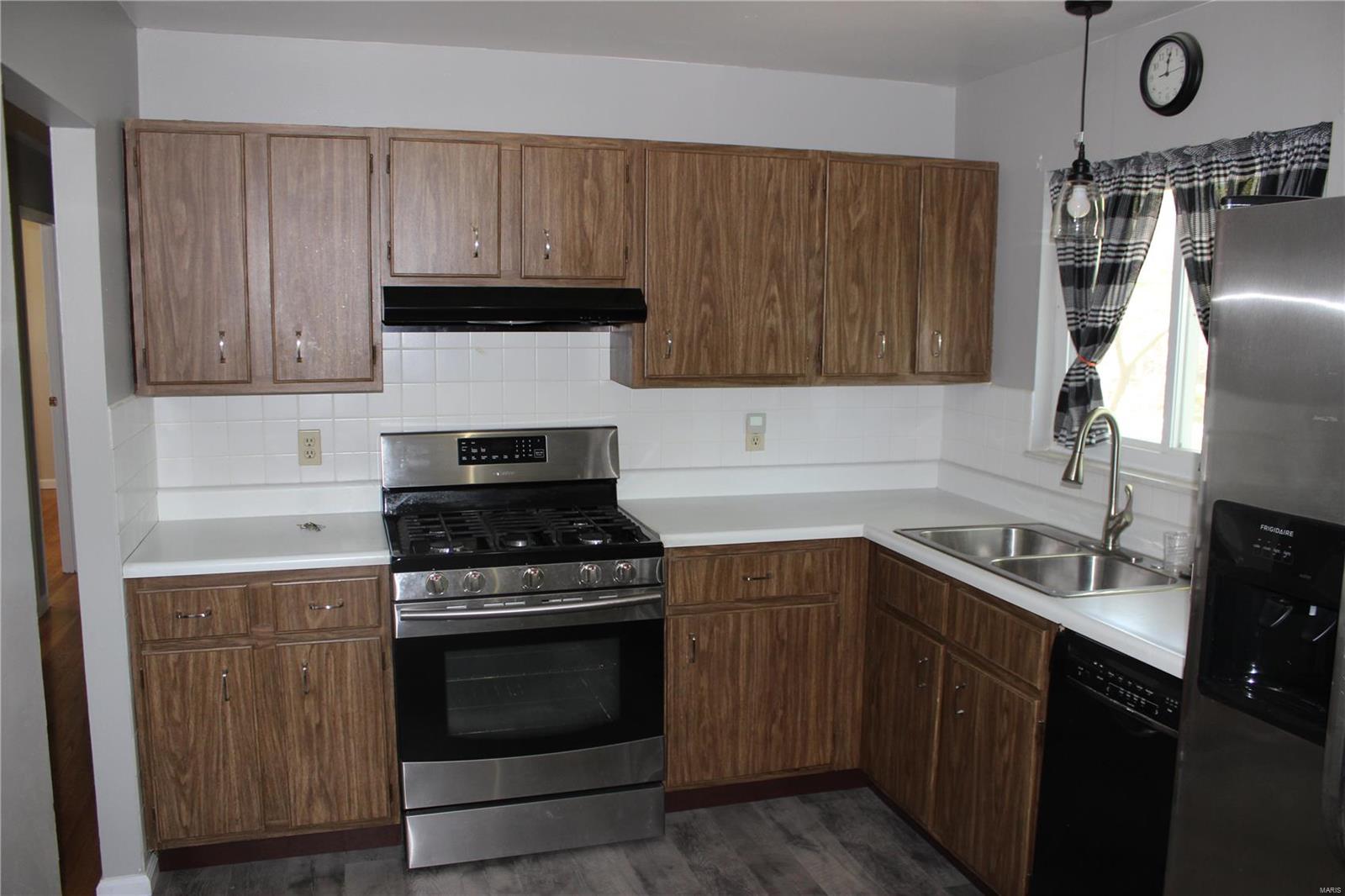 1814 Valley Road St. Charles, MO 63303 - Photo 8 of 49 Gallery Image 8