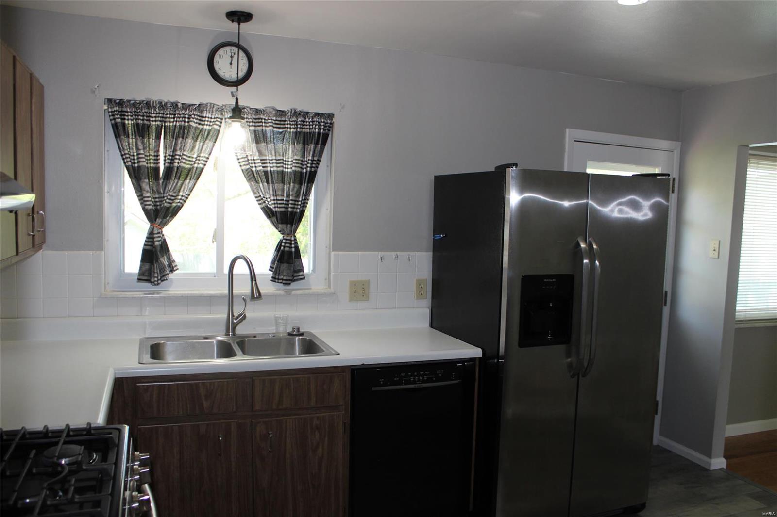 1814 Valley Road St. Charles, MO 63303 - Photo 9 of 49 Gallery Image 9